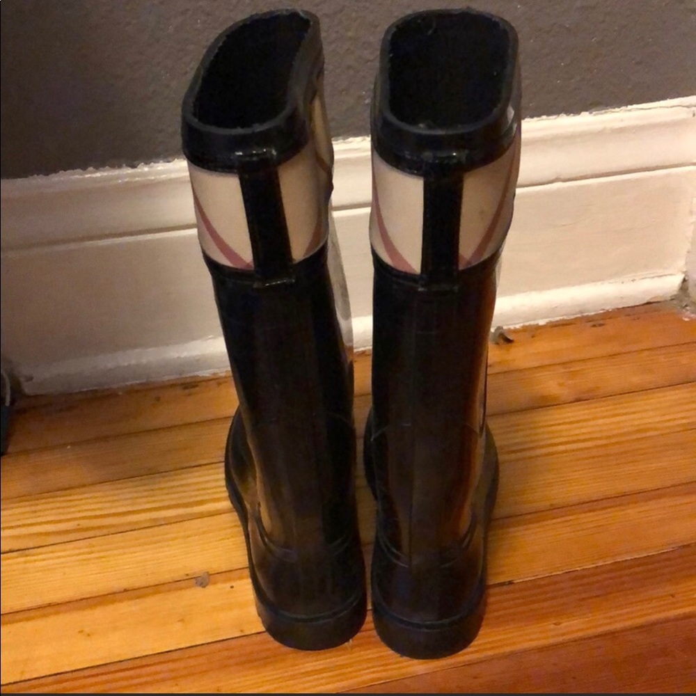 Burberry Black and Cream Winter Rain Boots - Picture 2 of 2